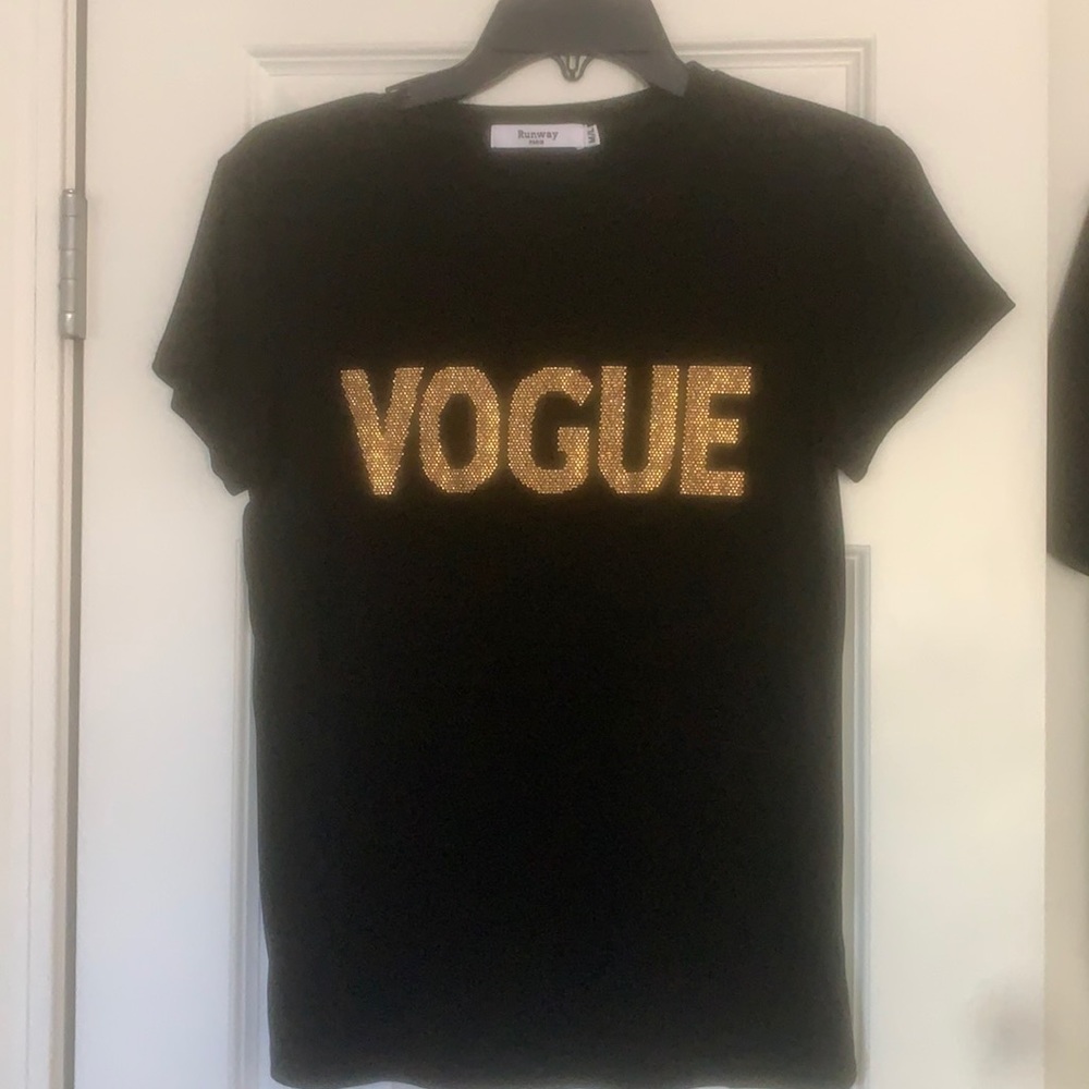 Women’s tee shirt black size med/large